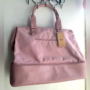 Beis The Weekender Bag - ATLAS PINK with passport set *NEW! NWT! NEVER USED*